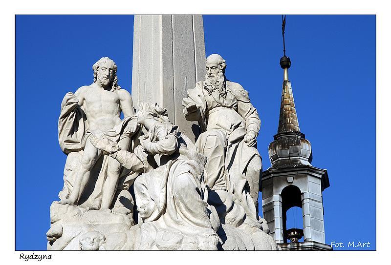 Pomnik Trójcy Świętej Środek rydzyńskiego rynku zdobi rokokowa rzeźba pochodząca z lat 1760-1761.