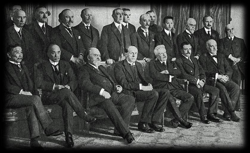 Pierwszy rząd Grabskiego 30 czerwca 1920 roku Władysław Grabski wygłosił w Sejmie exposé; podkreślił w nim bezpartyjność i fachowość rządu; zapowiedział zgłoszenie trzech projektów ustaw w tej